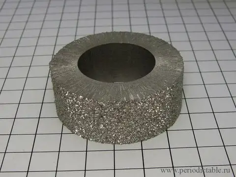 Вольфрамовое кольцо (получено кристаллизацией вольфрама из газовой фазы)