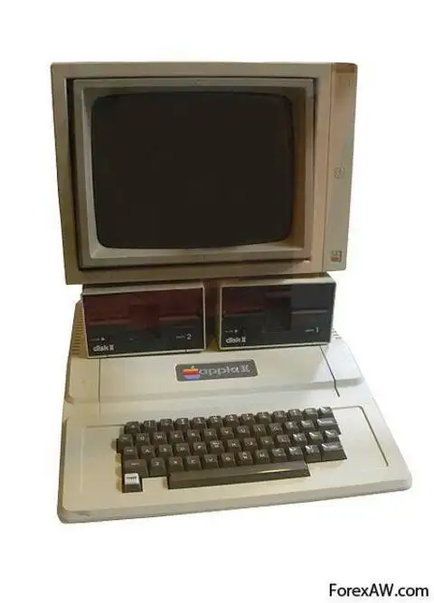 5. Появившийся в 1977 году Apple II предлагал пользователям интегрированную клавиатуру, цветную графику, звук, пластиковый корпус, восемь слотов расширения и два дисковода