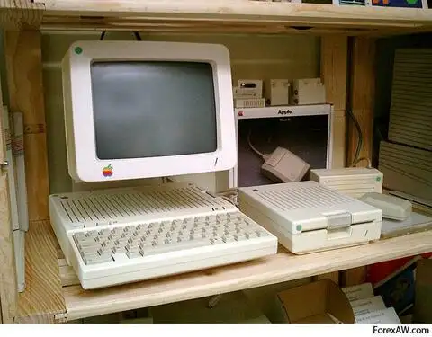 9. Apple IIc с дополнительным накопителем Disk IIc